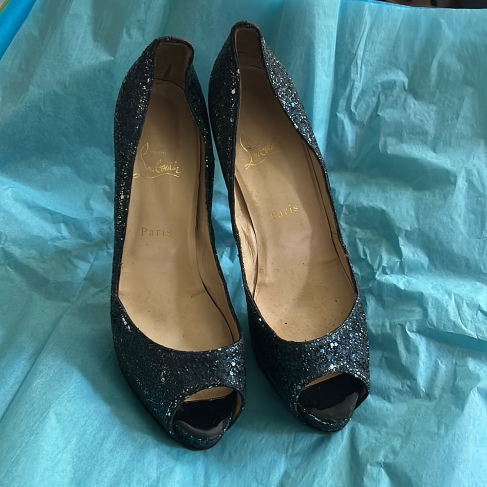 LOUIS VUITTON, BLACK SEQUINS OPEN TOE HEELS 40 1/2 with original red bag